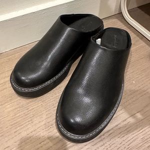 Universal Thread Black Leather Mules